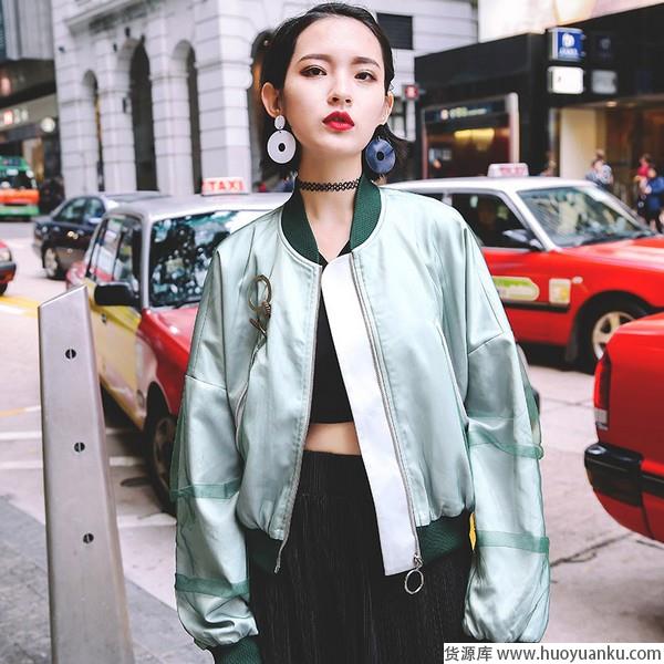 在夏秋交替之际,夹克外套最实用-第5张图片-货源库 在夏秋交替之际,夹克外套最实用-第5张图片-货源库