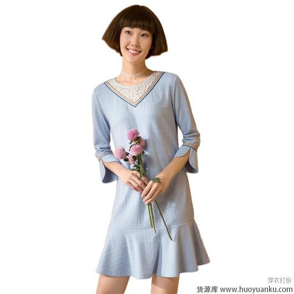 软妹风，浅蓝色连衣裙柔化女汉心-第2张图片-货源库