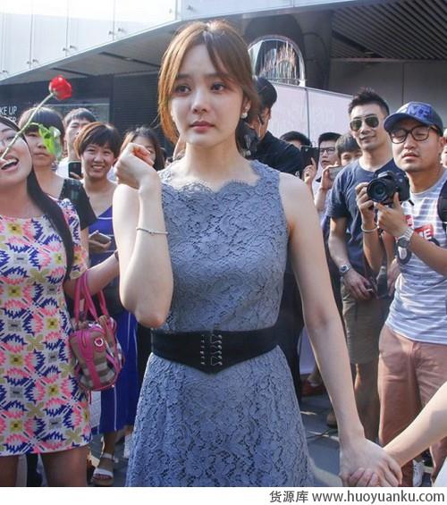 学女神穿搭等待爱情降临-第5张图片-货源库 学女神穿搭等待爱情降临-第5张图片-货源库