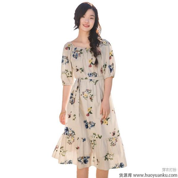 浅淡舒心,碎花裙穿出清新文艺感-第3张图片-货源库 浅淡舒心,碎花裙穿出清新文艺感-第3张图片-货源库