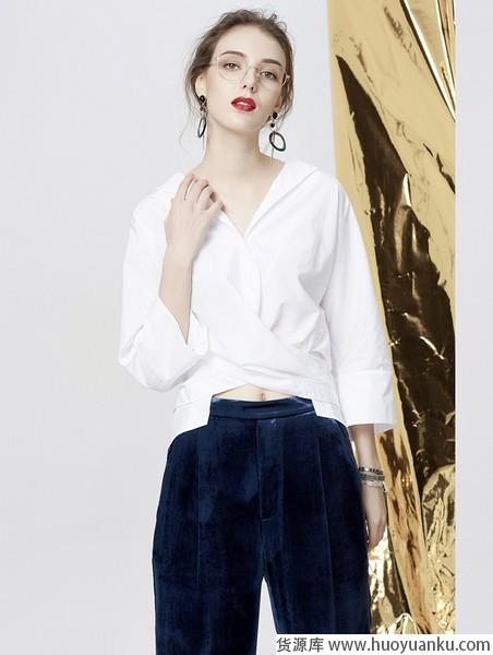 一件就能美翻天的新款衬衫长啥样儿-第4张图片-货源库 一件就能美翻天的新款衬衫长啥样儿-第4张图片-货源库