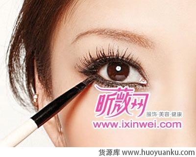教你打造甜蜜可人俏女郎妆容-第3张图片-货源库 教你打造甜蜜可人俏女郎妆容-第3张图片-货源库