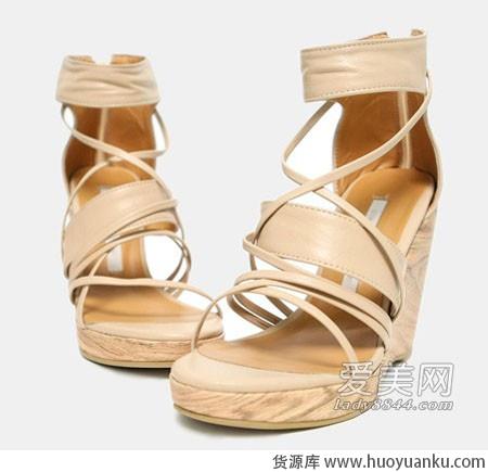 新品坡跟鞋让你高挑又迷人-第12张图片-货源库 新品坡跟鞋让你高挑又迷人-第12张图片-货源库